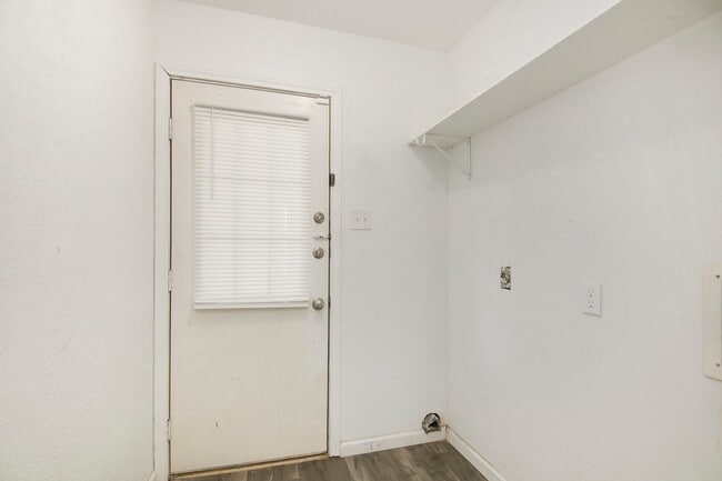 Building Photo - 6000 Calloway Ct