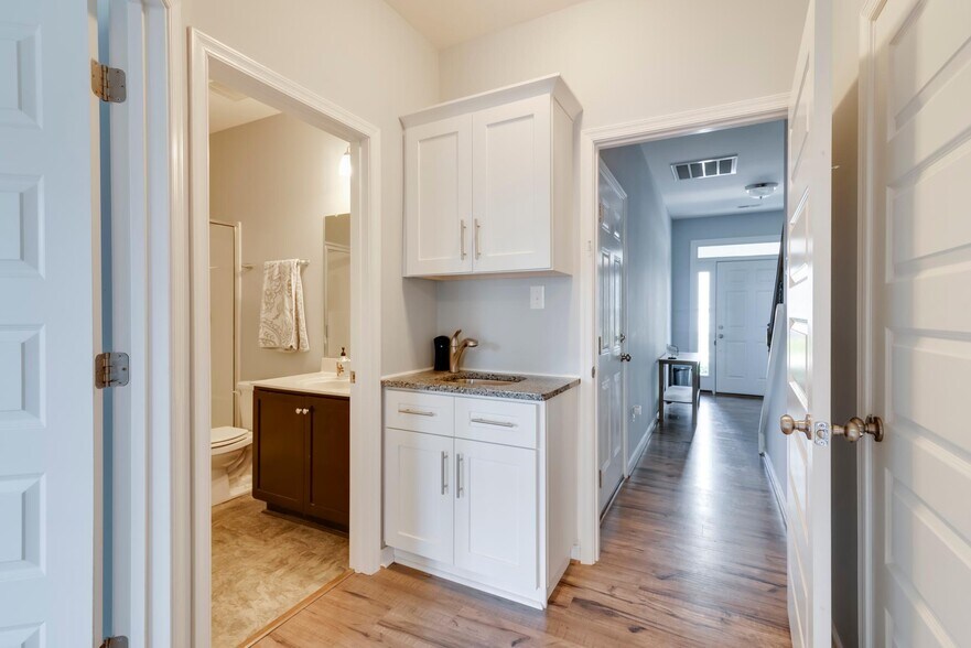 Building Photo - 2272 Perennial Cir