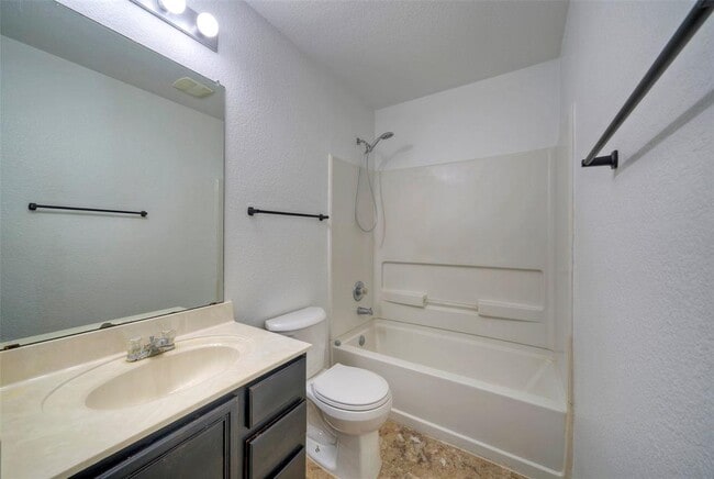 Building Photo - 140 Plum Path