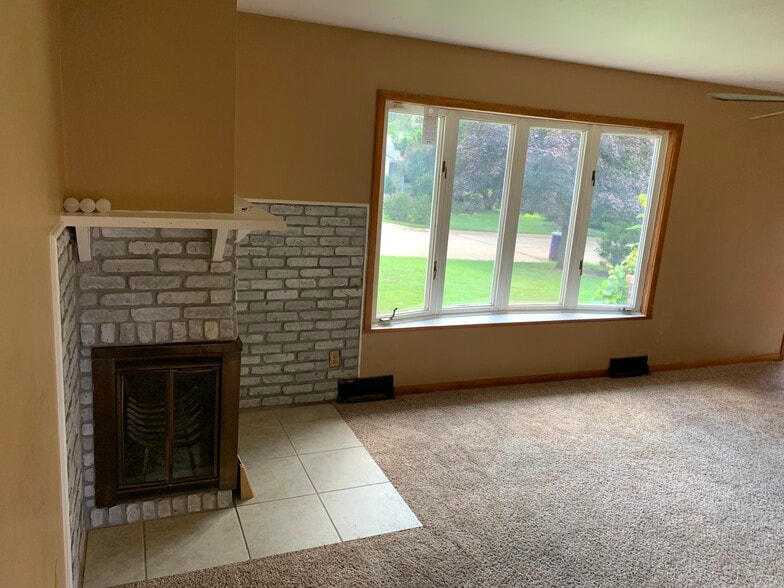 Building Photo - 2212 Cedar Acres Dr