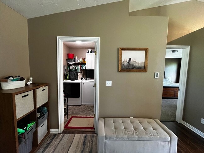 Building Photo - Furnished 3-Bedroom Home in Quiet Victor N...