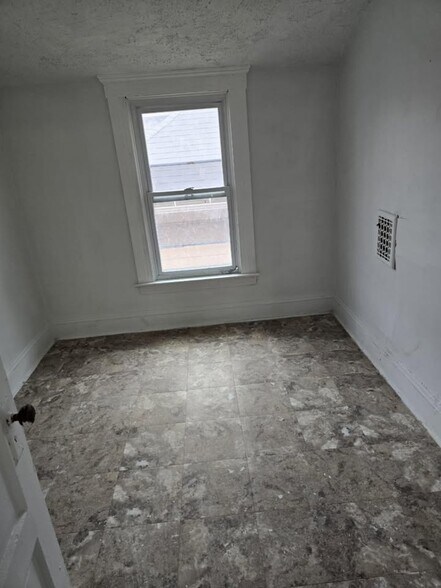 Building Photo - 110 Schuler St