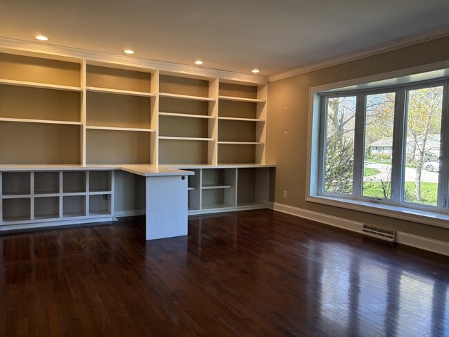 Building Photo - 2421 White Oak Trail