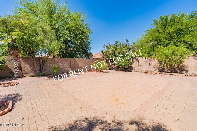 Building Photo - 7442 W Sonesta Dr