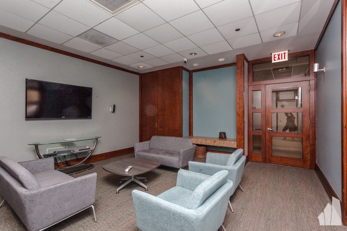 Building Photo - 222 N Columbus Dr