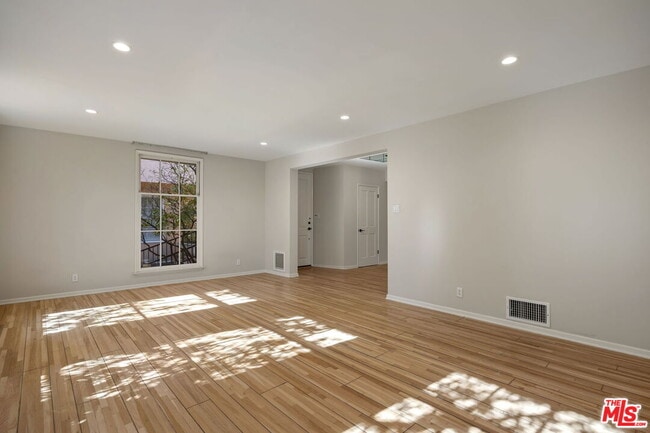 Building Photo - 450 Smithwood Dr