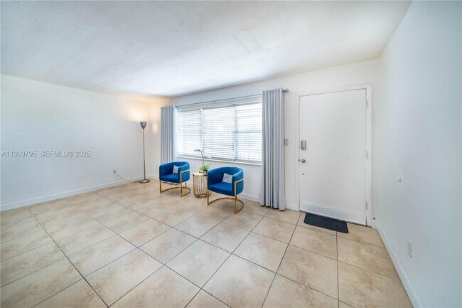 Building Photo - 1855 NE 121st St