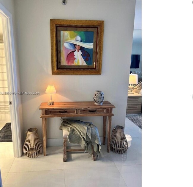 Building Photo - 2555 Collins Ave