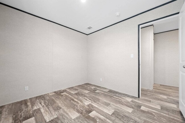 Building Photo - 305 W Buell Dr