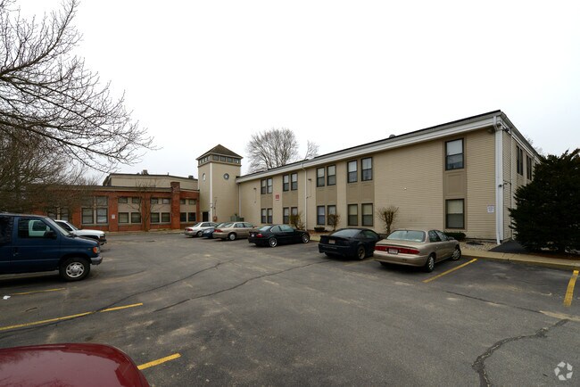 Primary Photo - ReNew Taunton on Chandler