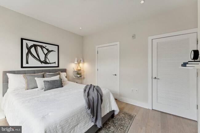 Building Photo - 1745 N St NW