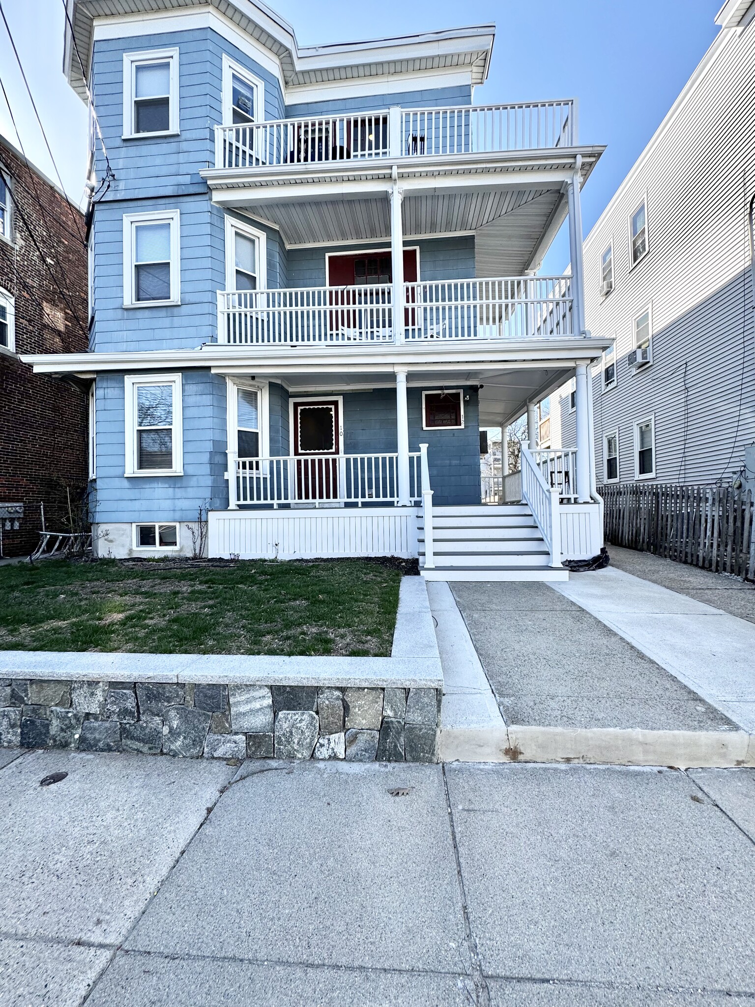 Building Photo - 12 Litchfield St