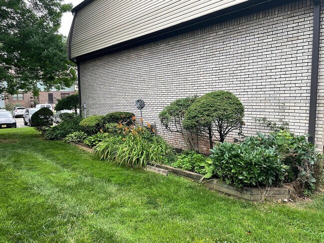 Building Photo - 46 Highview Dr