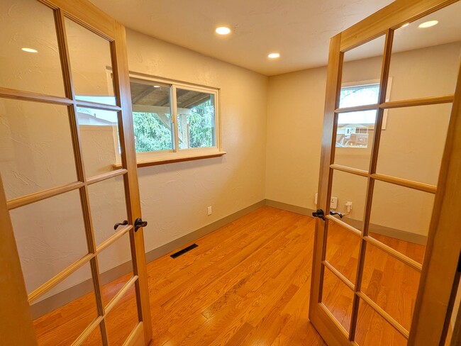 Building Photo - 2404 Monterey Rd