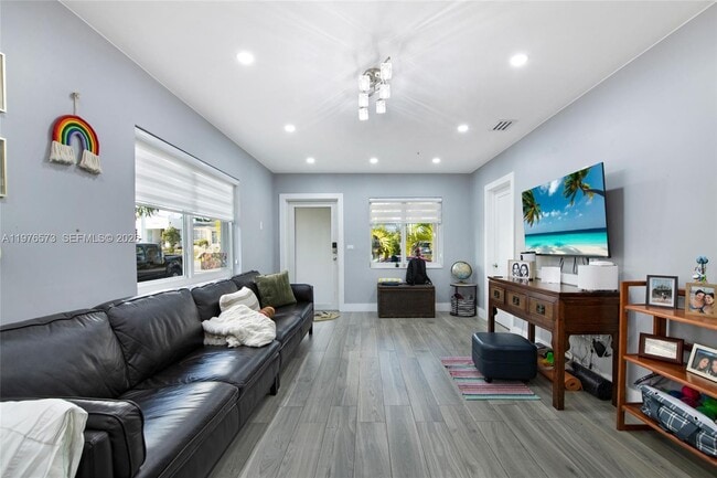 Building Photo - 1620 SW 19th St