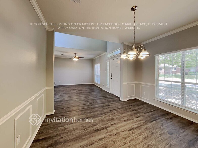 Building Photo - 828 Sansome Dr