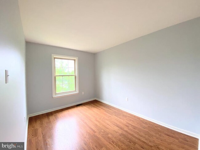 Building Photo - 618 Shropshire Dr