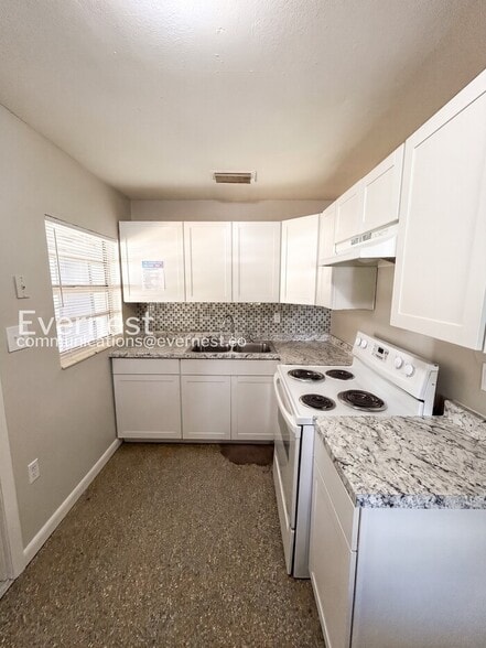Building Photo - 4207 E Sandalwood Cir S