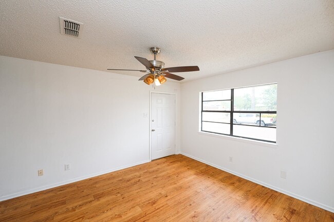 Building Photo - 102 St Pierre Ln
