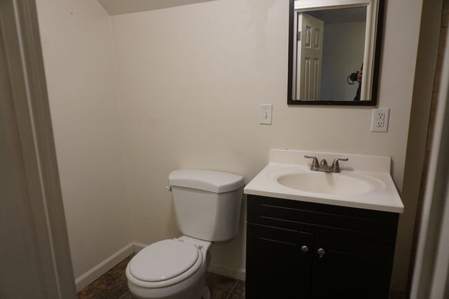 Building Photo - Upgraded 4 Bed 2 Bath Midvale Home