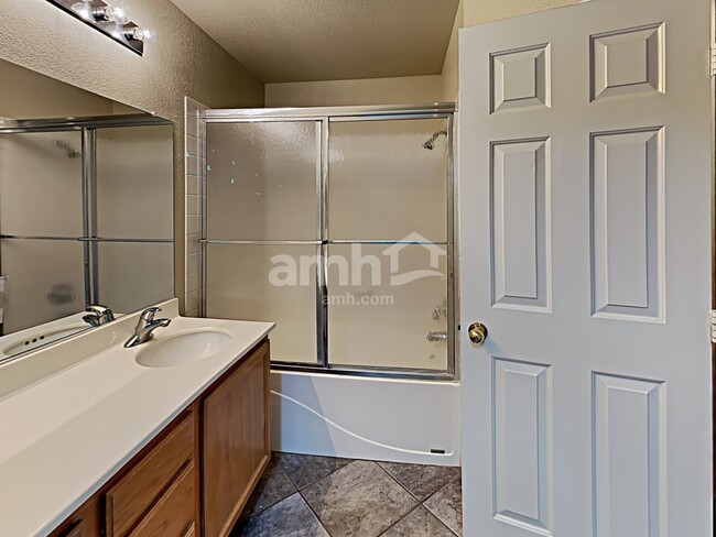 Building Photo - 1335 Milldale Ct