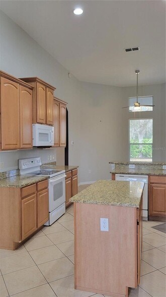 Building Photo - 421 Holly Fern Trl