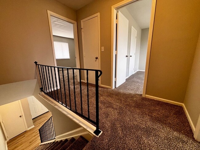 Building Photo - Newly Renovated 2 bedroom 1.5 bath townhou...