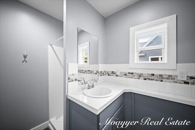 Building Photo - 921 4th St NW