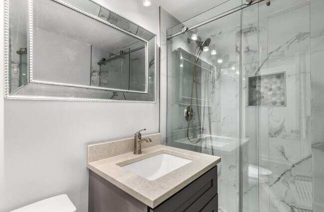 Building Photo - 2285 Peachtree Rd NE