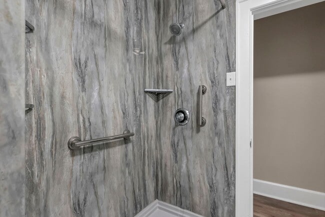 Building Photo - 618-620 Lilley Ave