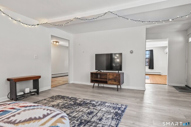 Building Photo - 62 Church St