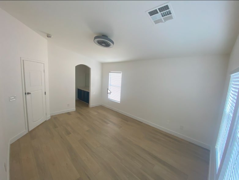 Building Photo - 5989 Trickling Descent St