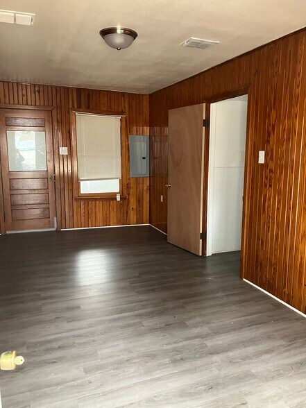 Building Photo - 600 Alexander