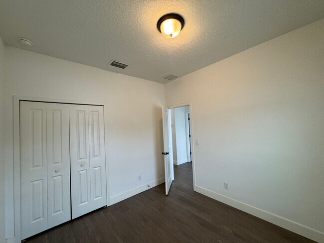 Building Photo - BEAUTIFUL 4 BD/2 BA Home in Palm Bay! Great Location!