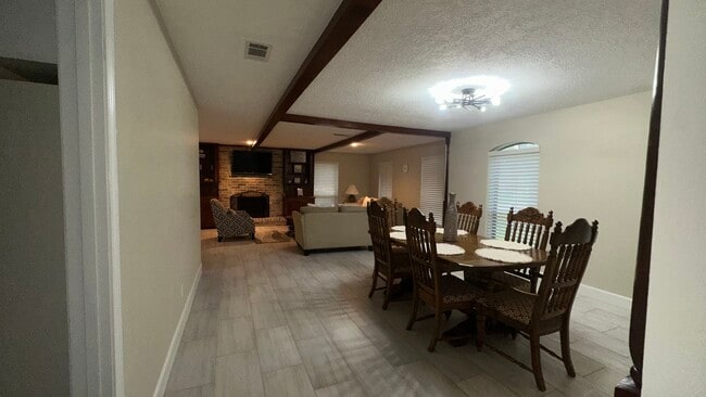 Dinning table - 4806 Havenwoods Dr