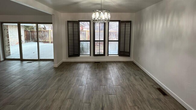 Building Photo - 12510 Maple Ridge Rd