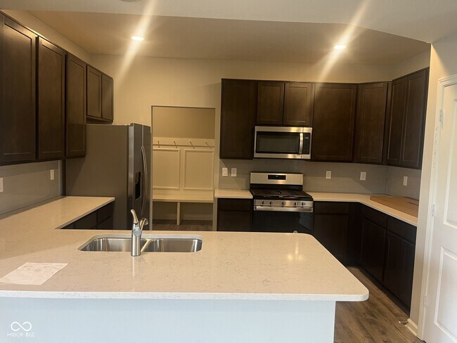 Building Photo - 2607 Plano Dr