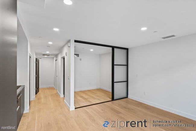 Building Photo - 1 br, 1 bath Condo - 3620 Cesar Chavez St,...