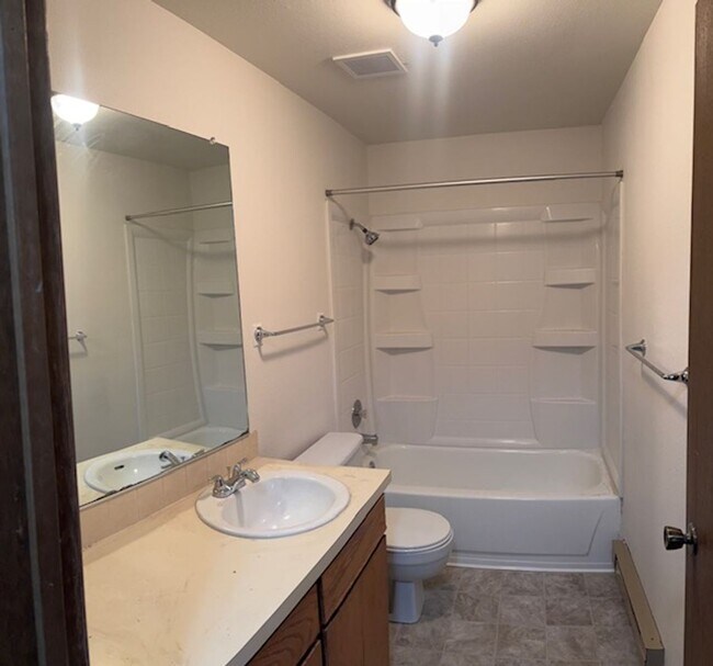 Building Photo - 1122