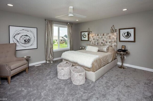 Building Photo - 3BR 2.5ba Townhome in Waukee, IA, available July 6th!
