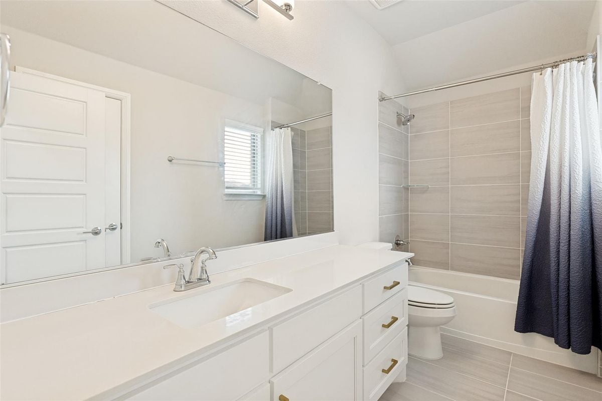 Building Photo - 13050 Scissortail Dr