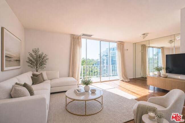 Building Photo - 100 S Doheny Dr
