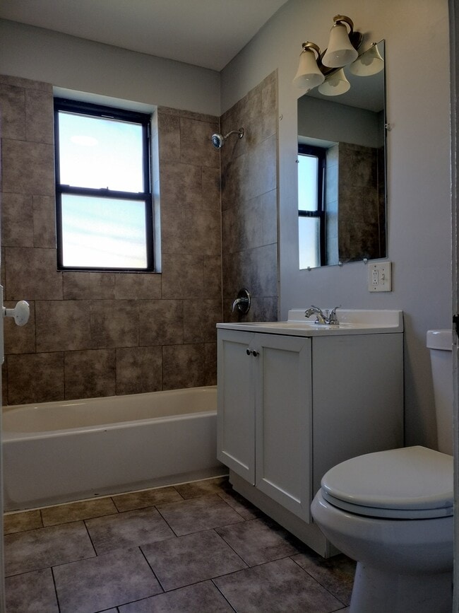 Building Photo - 8000 S Hermitage Ave