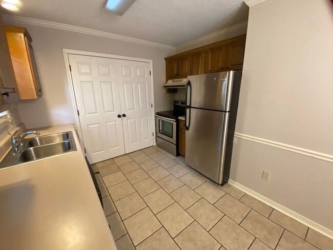 Building Photo - 2BD / 2.5BA FOR RENT