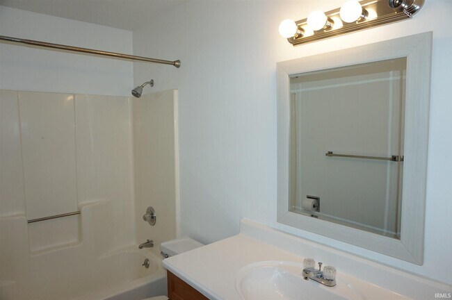 Building Photo - 617 Villa Park Ct