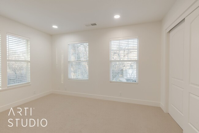 Building Photo - "Stunningly Remodeled 4-Bedroom, 3-Bathroo...