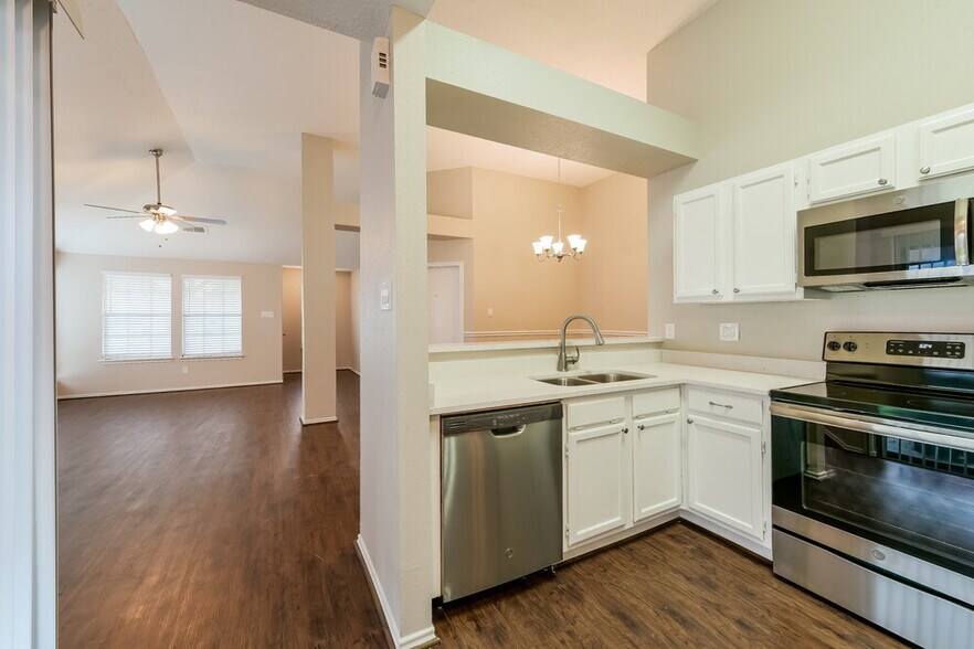 Building Photo - 13819 Smokey Trail Dr
