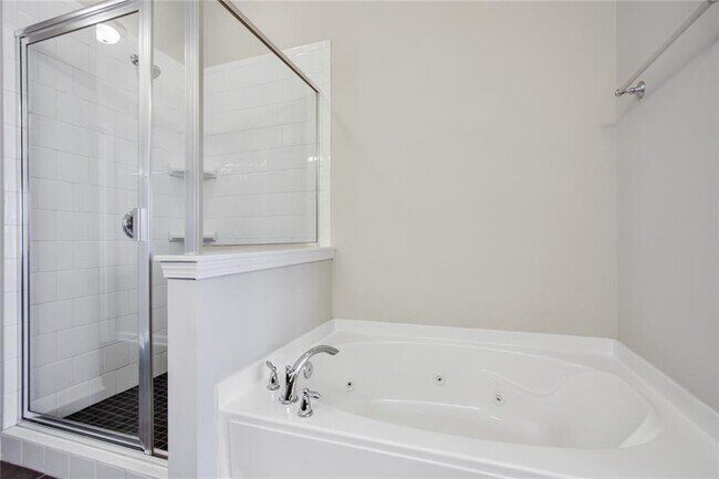 Building Photo - 2641 Portbury Place Northeast
