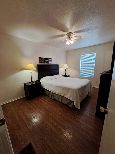 Building Photo - 1112 Leslie Cir