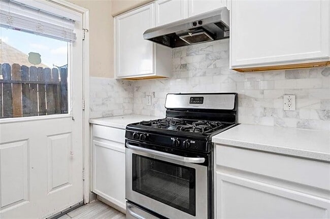 Building Photo - 14039 Maximos Dr